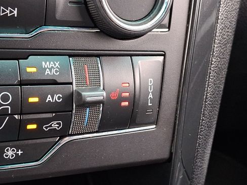 Used 2017 Ford Explorer XLT w/ Equipment Group 202A AWD/4WD image 32