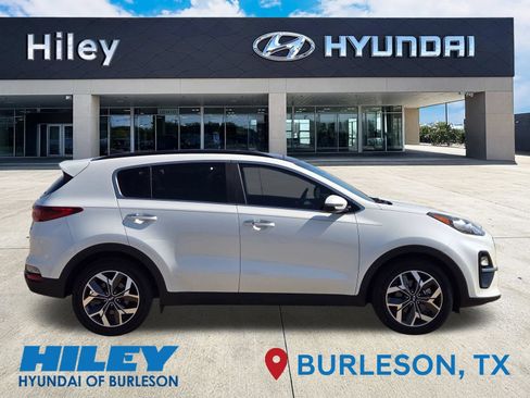 Used 2020 Kia Sportage EX w/ EX Technology Package FWD image 3