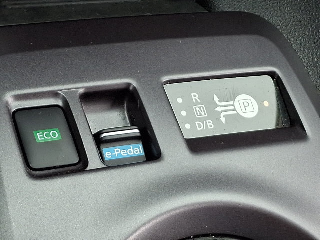 Used 2025 Nissan Leaf S FWD image 15