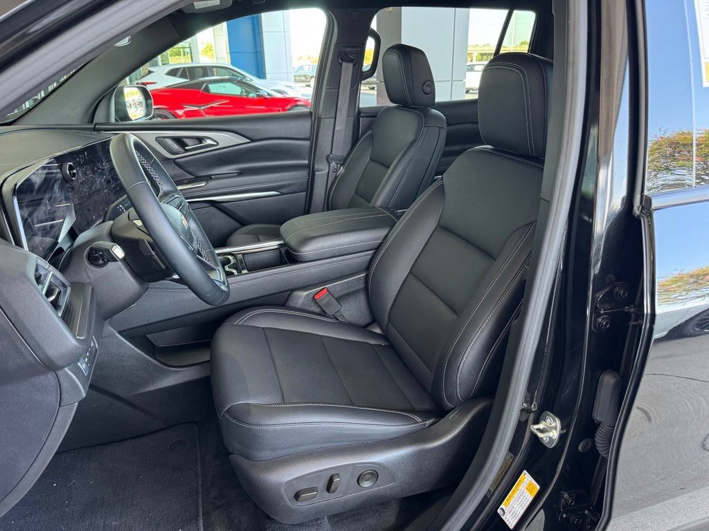 Used 2026 Chevrolet Traverse LT AWD/4WD image 16