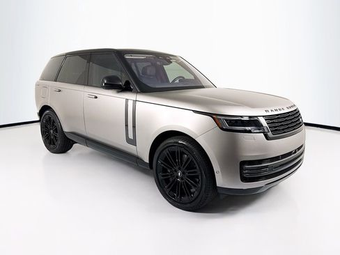 Used 2023 Land Rover Range Rover SE AWD/4WD image 3