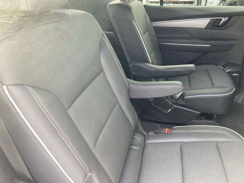 Used 2025 Buick Enclave Preferred image 23