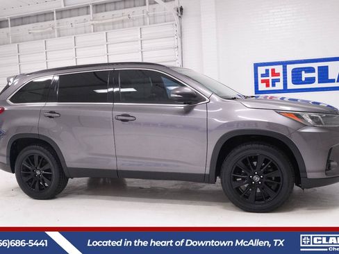 Used 2019 Toyota Highlander SE FWD image 4