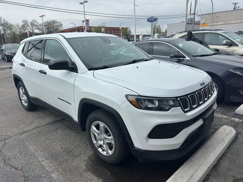 Used 2022 Jeep Compass Sport image 2