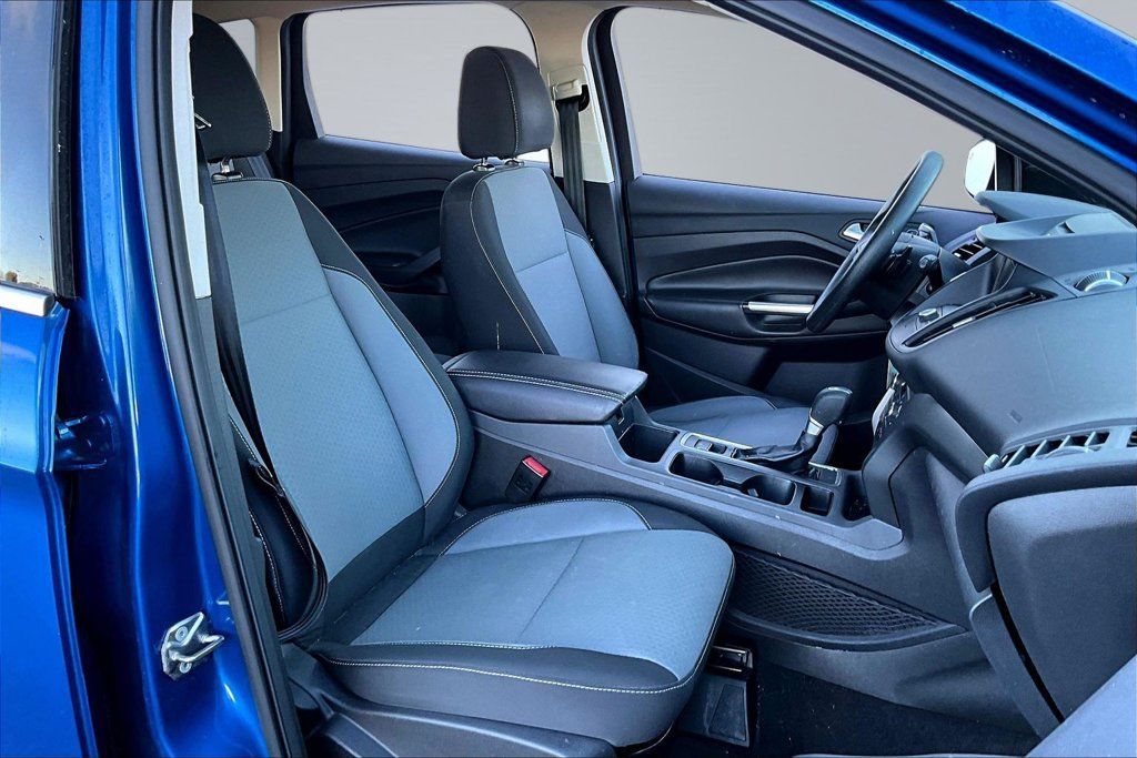 Used 2017 Ford Escape SE w/ Equipment Group 201A AWD/4WD image 30