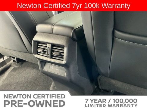 Used 2025 Nissan Murano SV AWD/4WD image 13