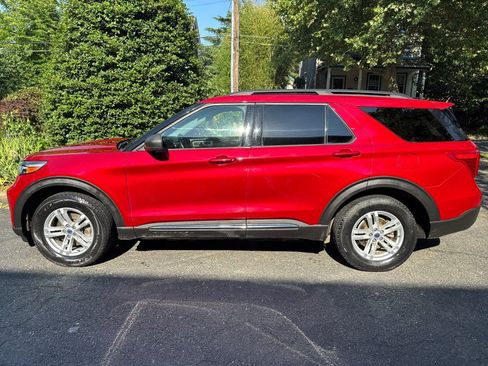 Used 2020 Ford Explorer XLT w/ Comfort Package AWD/4WD image 7