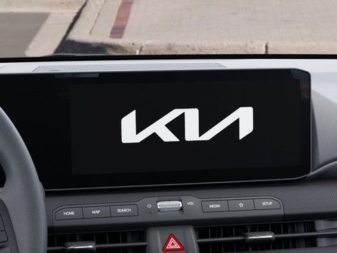New 2025 Kia K4 LXS image 25