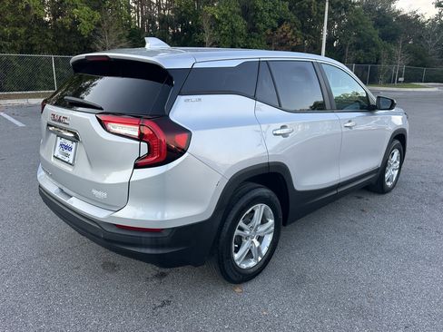 Used 2022 GMC Terrain SLE image 10