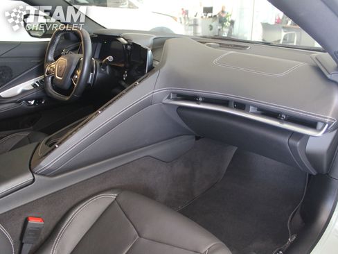 Used 2024 Chevrolet Corvette Stingray Convertible w/ 1LT RWD image 23