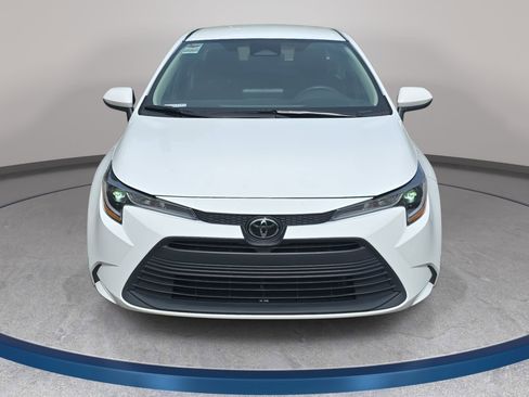 Used 2024 Toyota Corolla LE image 2