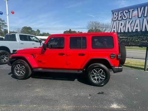 Used 2025 Jeep Wrangler Sahara image 8
