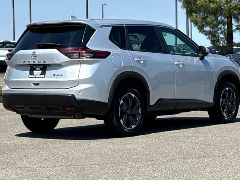 Certified 2024 Nissan Rogue SV AWD/4WD image 5