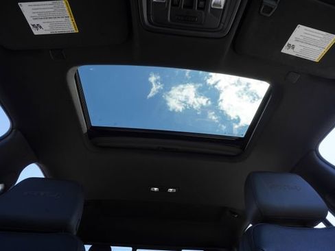 Used 2020 GMC Sierra 1500 AT4 w/ AT4 Premium Package image 12