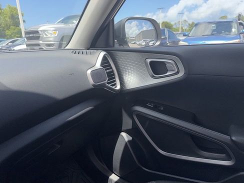 Certified 2021 Kia Soul LX FWD image 16