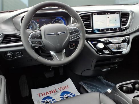 New 2026 Chrysler Pacifica Select FWD image 8