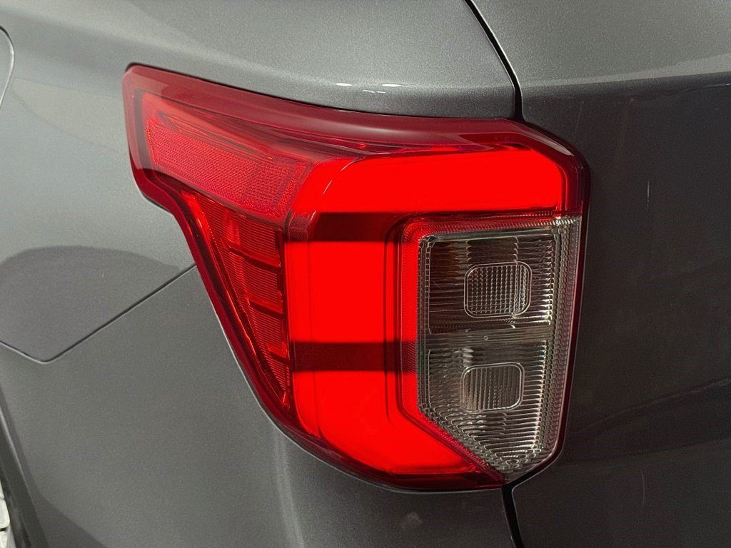 Used 2023 Ford Explorer XLT RWD image 35