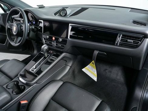 Certified 2026 Porsche Macan AWD/4WD image 22