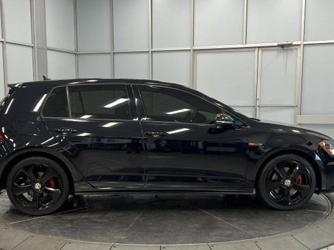 Used 2017 Volkswagen Golf S image 8