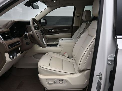 Used 2021 GMC Yukon XL Denali w/ Denali Premium Package RWD image 21
