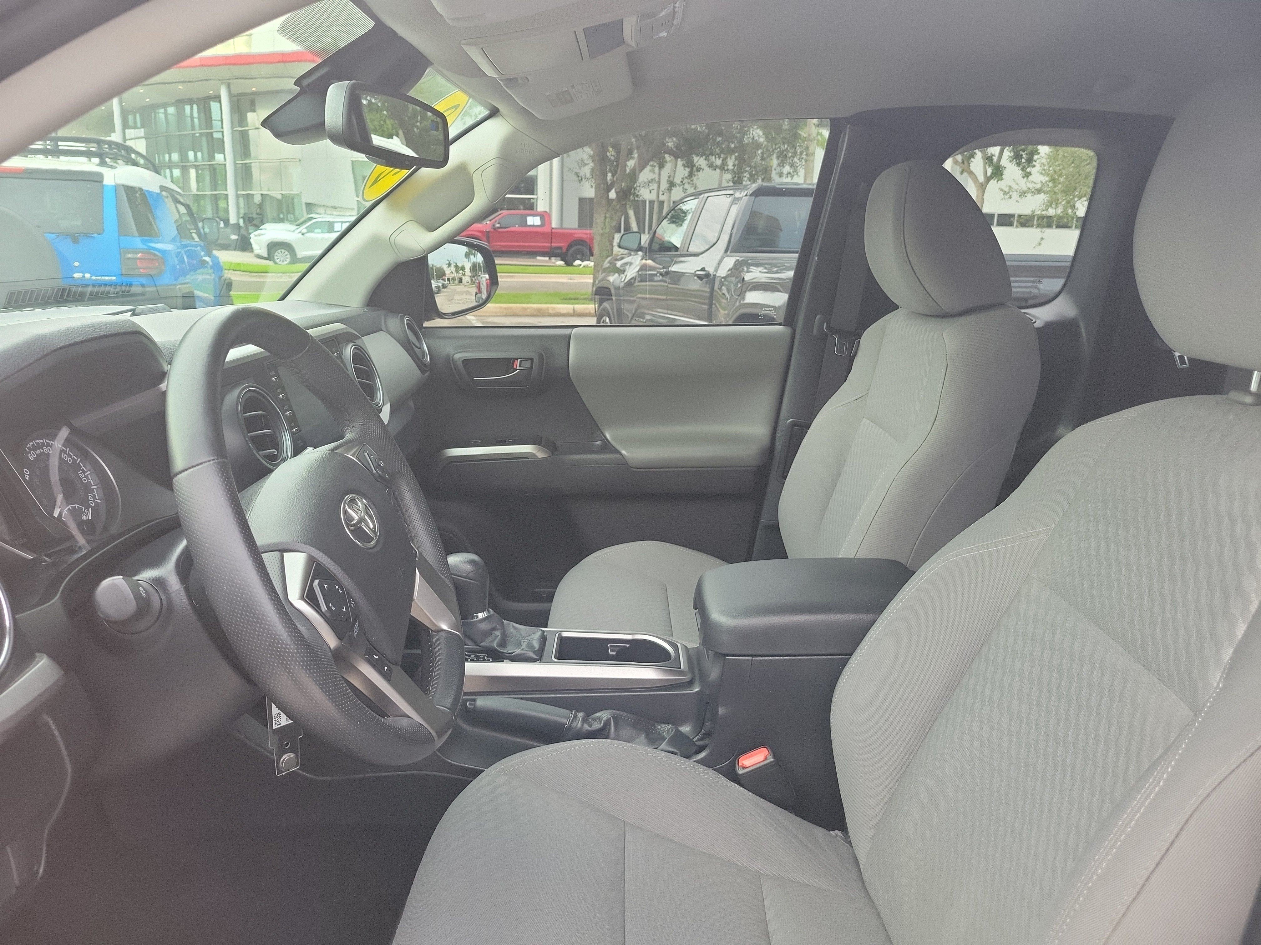 Used 2022 Toyota Tacoma SR5 RWD image 15