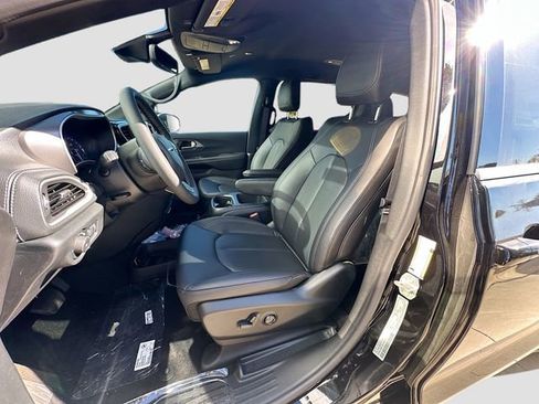 New 2026 Chrysler Pacifica Select image 22