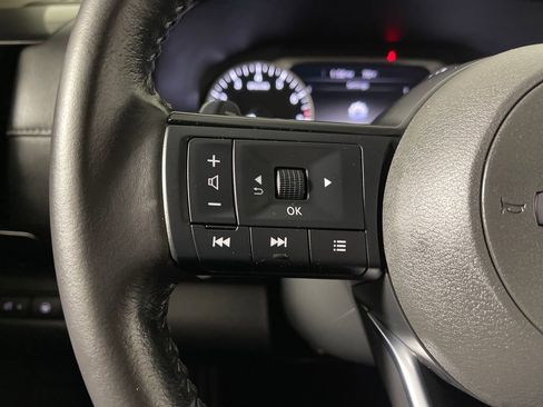 Used 2025 Nissan Pathfinder SV FWD image 26
