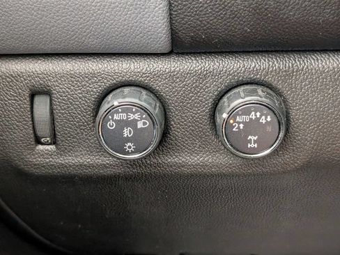 Used 2018 Chevrolet Colorado Z71 AWD/4WD image 13