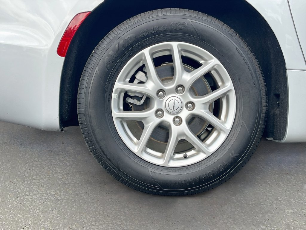 Used 2026 Chrysler Pacifica Select FWD image 30