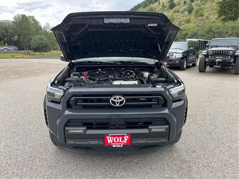 Used 2025 Toyota 4Runner SR5 AWD/4WD image 11