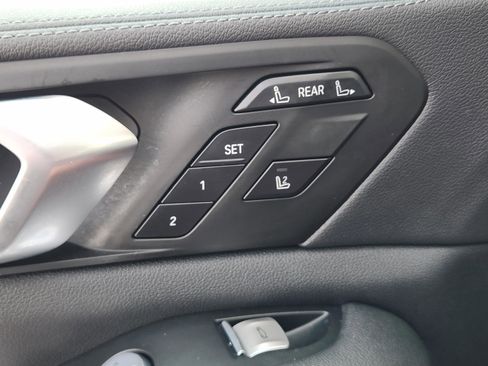 Used 2022 BMW X7 xDrive40i w/ Parking Assistance Package image 19