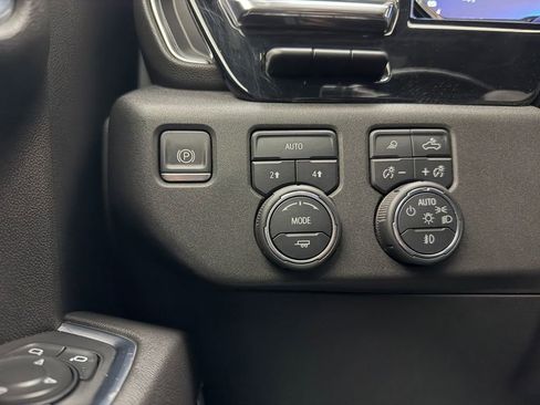 Used 2022 Chevrolet Silverado 1500 LTZ w/ LTZ Premium Package image 16