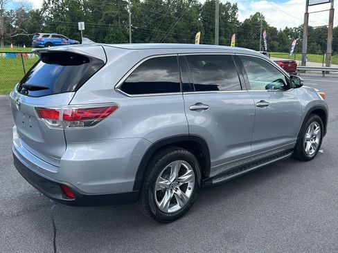 Used 2016 Toyota Highlander Limited w/ Driver Technology Package FWD image 5