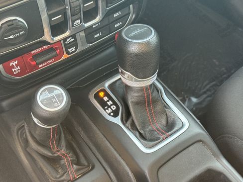 Used 2022 Jeep Gladiator Rubicon w/ LED Lighting Group image 21