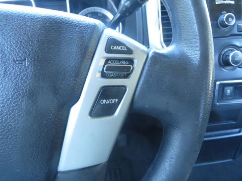 Used 2017 Nissan Titan SV image 19