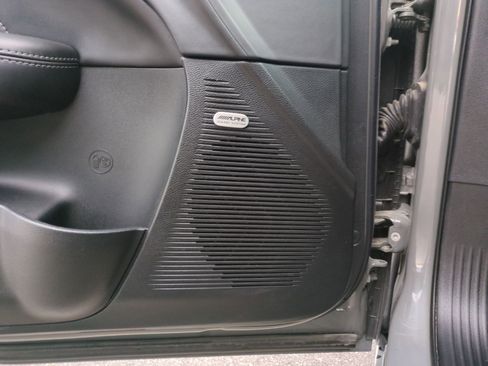 Used 2023 Dodge Challenger SXT w/ Plus Package image 17