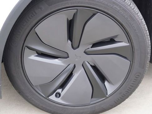 Used 2026 Tesla Model Y 2WD image 10