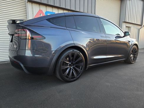 Used 2022 Tesla Model X Plaid image 8