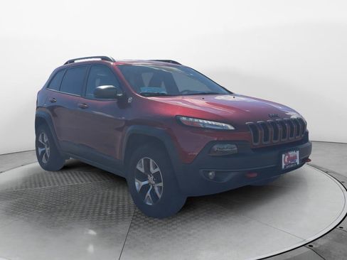 Used 2017 Jeep Cherokee Trailhawk AWD/4WD image 6