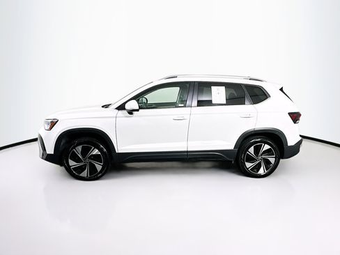 Used 2025 Volkswagen Taos SE AWD/4WD image 4