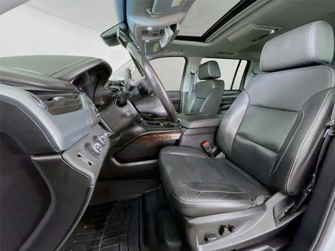 Used 2018 Chevrolet Suburban LT AWD/4WD image 26