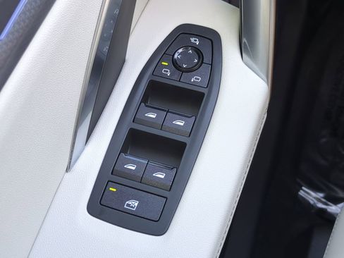 Used 2026 BMW X1 xDrive28i w/ Technology Package image 12