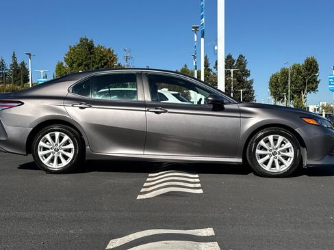 Used 2020 Toyota Camry LE FWD image 8