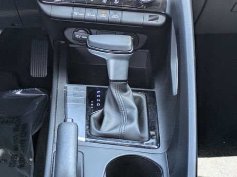 Used 2023 Hyundai Elantra SEL FWD image 17