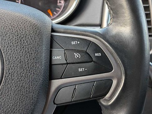 Used 2018 Jeep Grand Cherokee Laredo AWD/4WD image 22