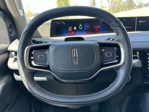 New 2026 Lincoln Navigator Reserve AWD/4WD image 8