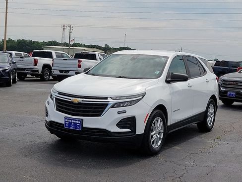 Used 2022 Chevrolet Equinox LS w/ LS Convenience Package FWD image 2