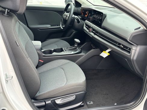 New 2025 Kia K4 LXS image 7