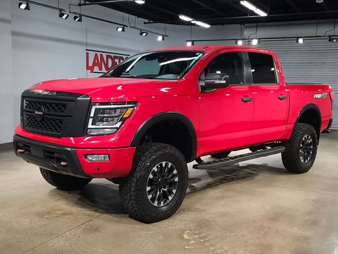 Used 2021 Nissan Titan PRO-4X w/ Pro-4x Convenience Package AWD/4WD image 3