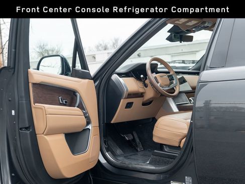 Used 2025 Land Rover Range Rover SE image 11